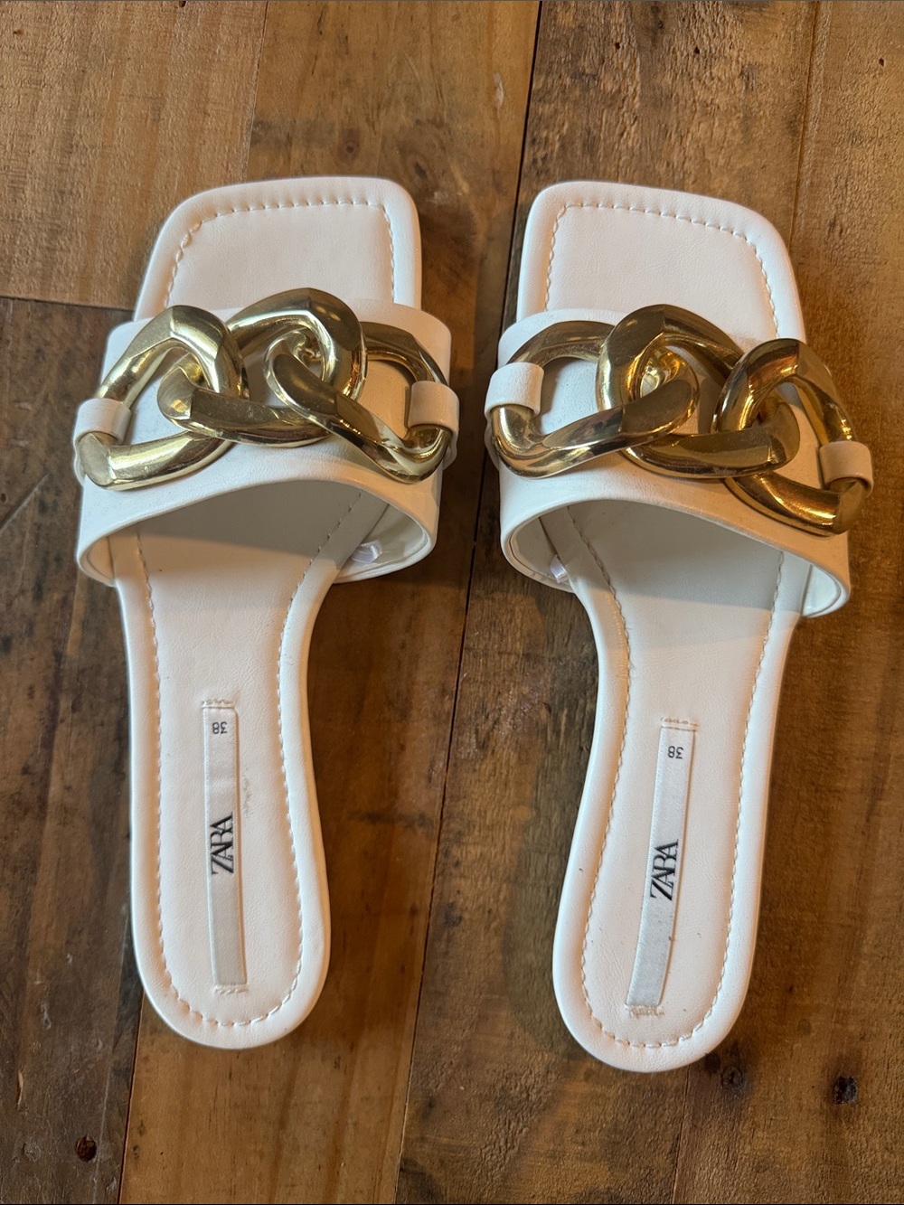 Zara White Slide Sandals with Oversized Gold Chain